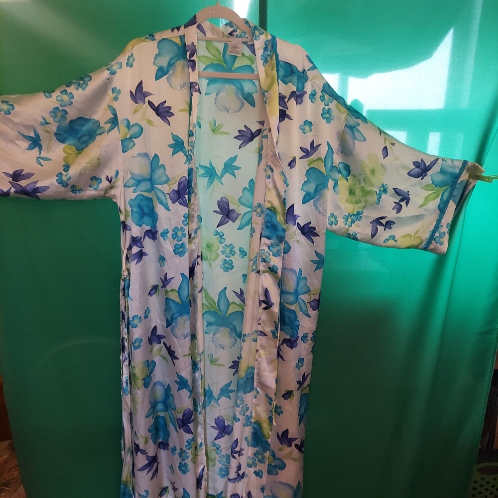 True Beauty by Emme Silky Robe kimono